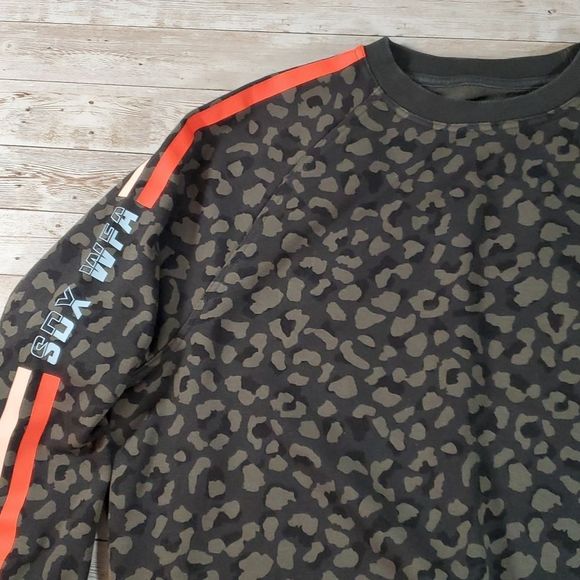 Sarah’s Day x White Fox Boutique | SDX WFA Crewneck Team Camo Sweatshirt S - Picture 4 of 14